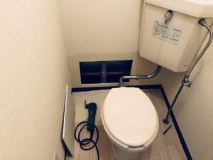 トイレの壁をあける