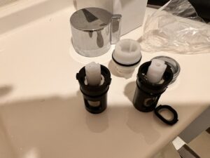 分解した水栓