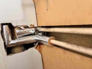 交換し保温材を巻いた状態