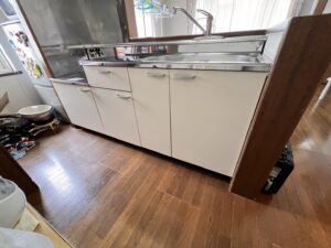 新しいキッチンを設置