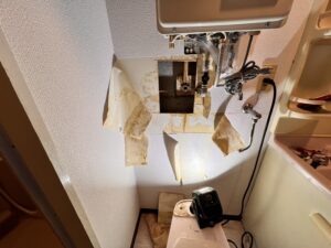 タンク裏を開口