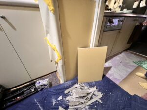 ボードを貼り付ける
