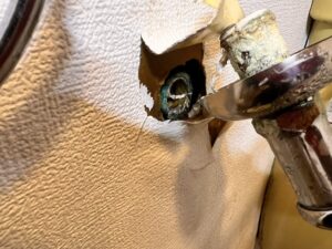 破損した給水管