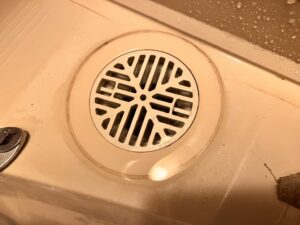 取り付けられた排水溝